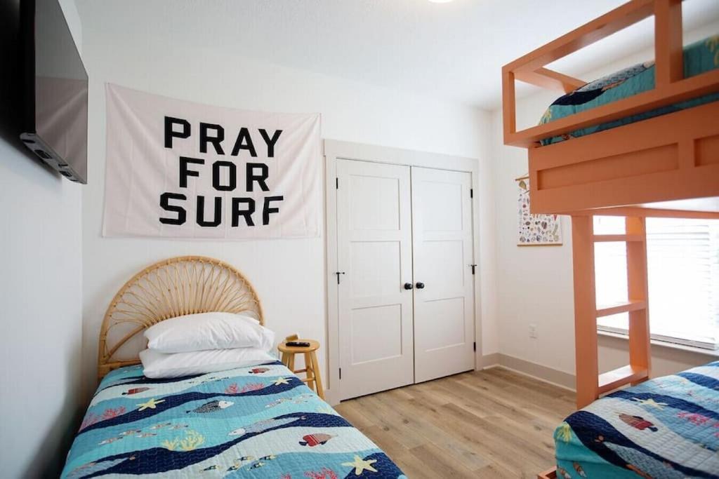 Вилла Coral Reef - Brand New Build, Pet Friendly, Private Pool! Sleeps 9! Панама-Сити Экстерьер фото