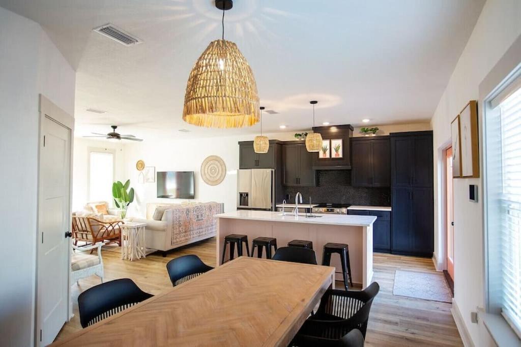 Вилла Coral Reef - Brand New Build, Pet Friendly, Private Pool! Sleeps 9! Панама-Сити Экстерьер фото