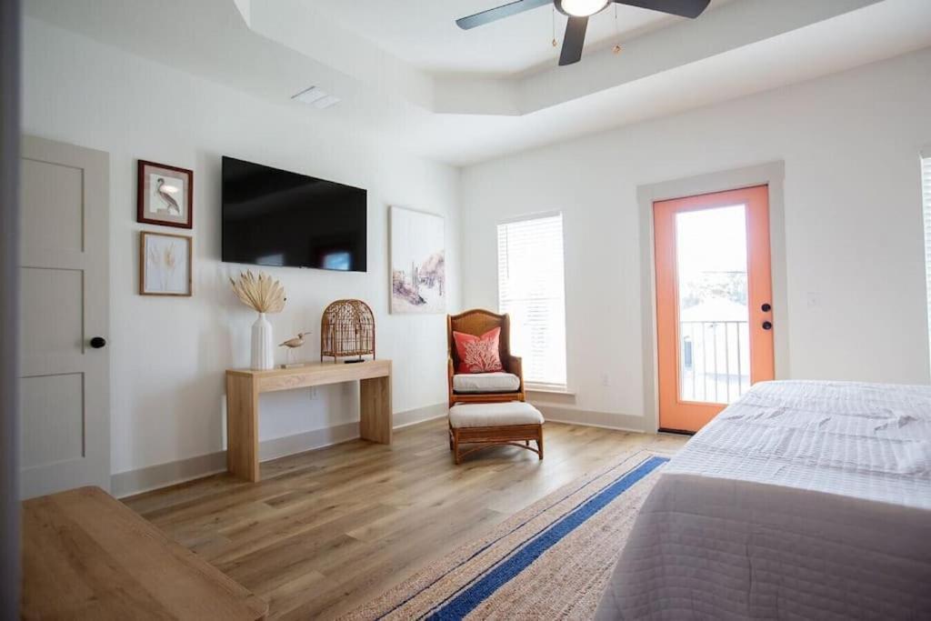 Вилла Coral Reef - Brand New Build, Pet Friendly, Private Pool! Sleeps 9! Панама-Сити Экстерьер фото